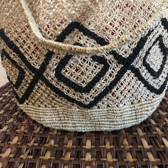 Handwoven raffia bucket bag NWOT - Picture 2 of 6